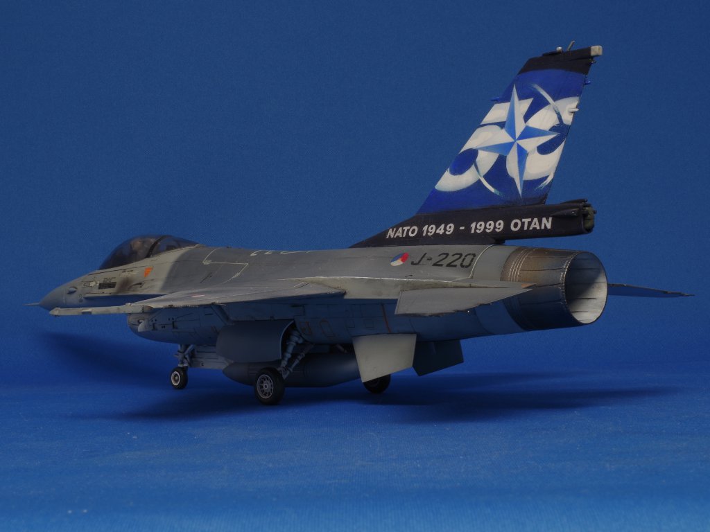 nZK 1/48 F-16A J220 