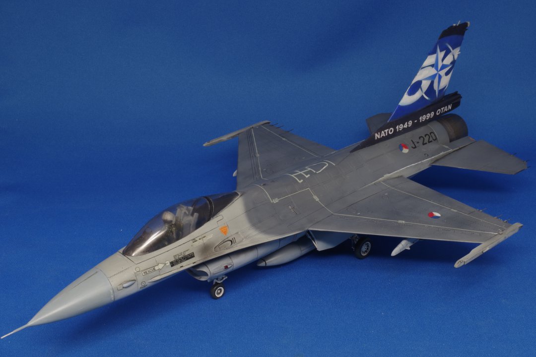 nZK 1/48 F-16A J220 O
